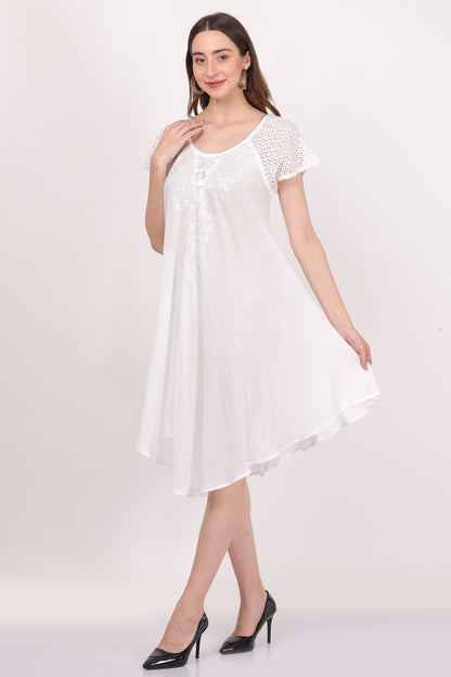 Vestido de dama blanco con mangas