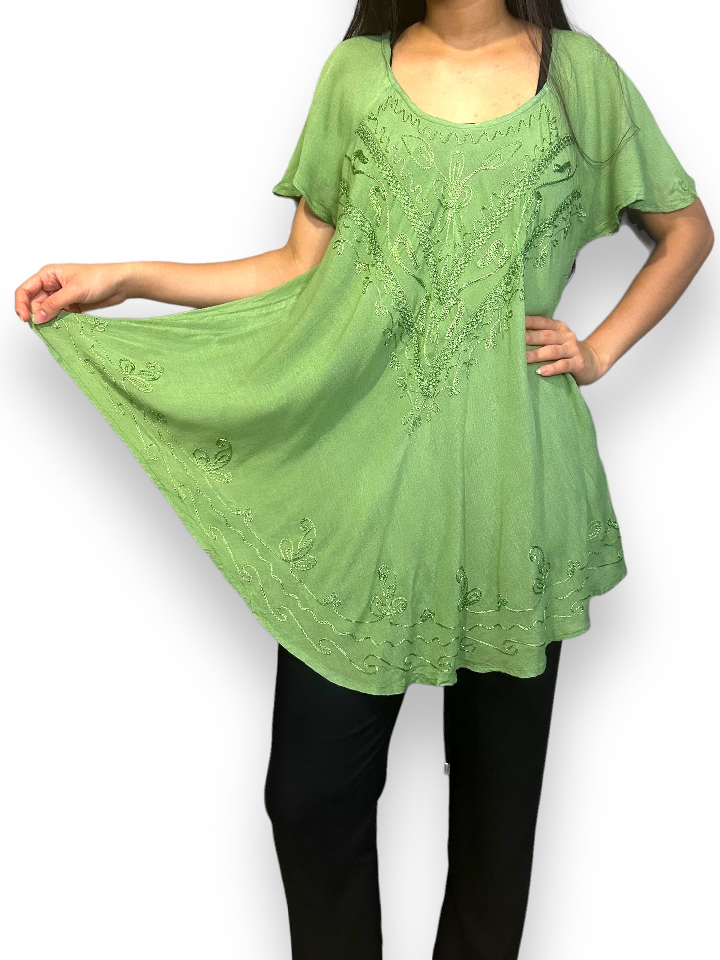 Top de Dama Unicolor Bordado con Mangas