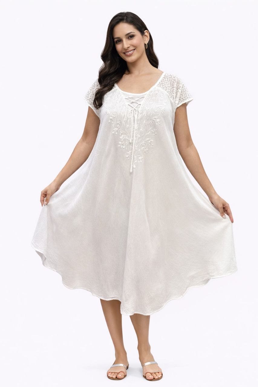 Vestido de dama blanco con mangas con bordados