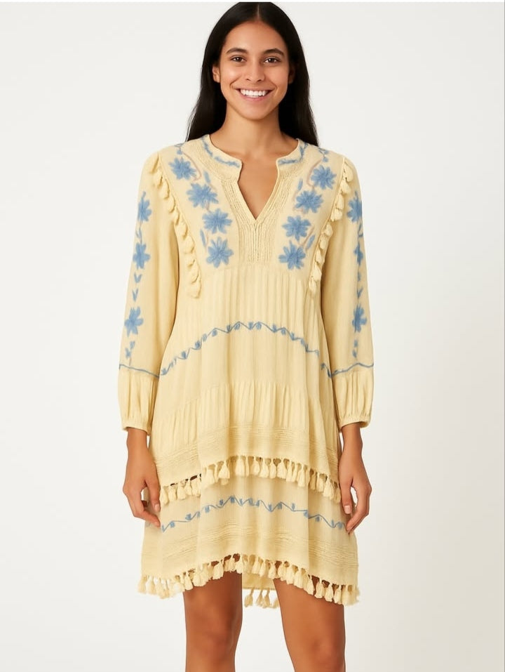 Vestido Beige con Tejidos.
